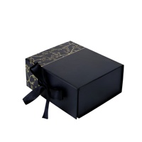 Boîte cadeau personnalisée noire et or avec estampage, couvercle magnétique et ruban en satin pour cadeaux de luxe, cosmétiques et produits d'épicerie