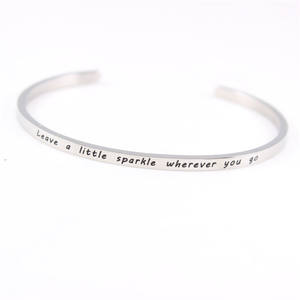 Pulsera de acero inoxidable con logotipo personalizado <span class=keywords><strong>para</strong></span> mujer, brazalete chapado en oro de 4mm - Product Image 5