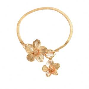 Pendientes Largos de Aleación de Zinc Chapados en Oro con Diseño de Flores y Diamantes, Estilo Europeo Americano, para Mujer, Tendencia de Oriente Medio - Product Image 5