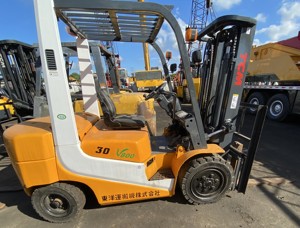 Montacargas TCM FD30 Usado de 3 Toneladas, Diésel, 4x4, de EE. UU., Modelo 2024, Pocas Horas de Uso, Neumáticos Sólidos, para Terreno Accidentado, en Venta - Product Image 3
