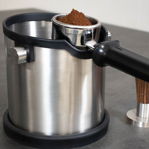 Caja de desechos de café de acero inoxidable de 1.8L con almohadilla antideslizante de silicona, diseño profundo para fácil eliminación de restos, boca oblicua a prueba de derrames - Product Image 5