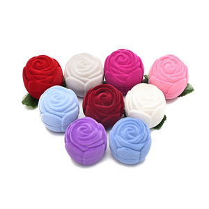 Boîte à bague en velours rose avec logo personnalisé, emballage de bijoux en forme de rose, boîte cadeau pour la Saint-Valentin, boîte à boucles d'oreilles - Product Image 3