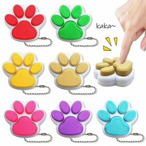 Juguete Antiestrés con Diseño de Pata de Gato 3D, Botón de Presión y Llavero - Product Image 1