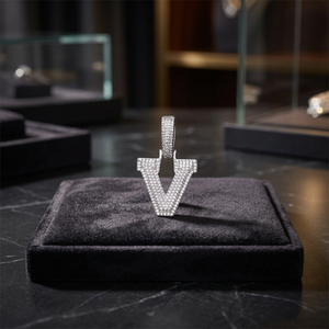 Pendentif lettre V en moissanite, argent 925 plaqué or 18 carats, plaqué rhodium, micro-pavé, style hip-hop, unisexe, pour tous les jours - Product Image 3