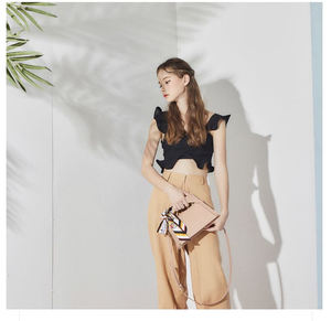 กระเป๋าถือของผู้หญิงทำด้วยมือผ้าพันคอผ้าไหมแบบต่อกันทรงสี่เหลี่ยมคางหมูแฟชั่นงานตามสั่ง - Product Image 3