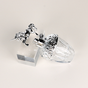 Botella Decorada con Detalles en Oro y Plata de 50 ml y 80 ml, Vidrio Grueso, Pulverizador Surlyn, Etiqueta Ornamental, Pulverizador Cosmético de Lujo - Product Image 6