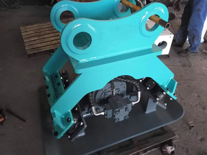 Compacteur à plaques hydraulique compatible avec diverses excavatrices de différentes tonnages. Il intègre les opérations de remblayage et de compactage. - Product Image 3