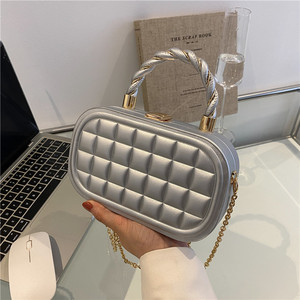 Bolso de Hombro y Bandolera de PU para Mujer, Diseño Moderno de Alta Gama, Estilo IG, con Cadena y Cierre de Hebilla, Combinable con Todo - Product Image 3