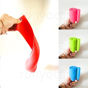 غطاء عجلة قيادة السيارة من السيليكون على شكل حرف D، ماص للعرق، مضاد للانزلاق، مناسب لجميع الفصول، رقيق وناعم - Product Image 4