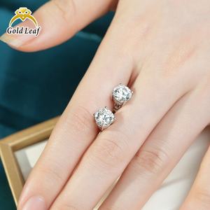 Boucles d'oreilles clous en or 18 carats plaqué or, diamant rond de laboratoire, 4 griffes, romantiques, certifiées IGI, pour mariage, fiançailles ou cadeau de fête - Product Image 5