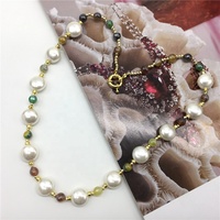 Collier ras du cou tendance 2026, design dernier cri, perles d'agate et de nacre plaquées de haute qualité