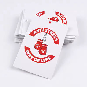 Étiquettes volantes en carton recyclé personnalisées avec logo imprimé pour vêtements - Product Image 1