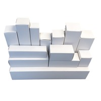 Boîtes pliantes en carton blanc en stock, vente en gros ; plusieurs tailles disponibles - boîtes carrées et rectangulaires pour usage agricole