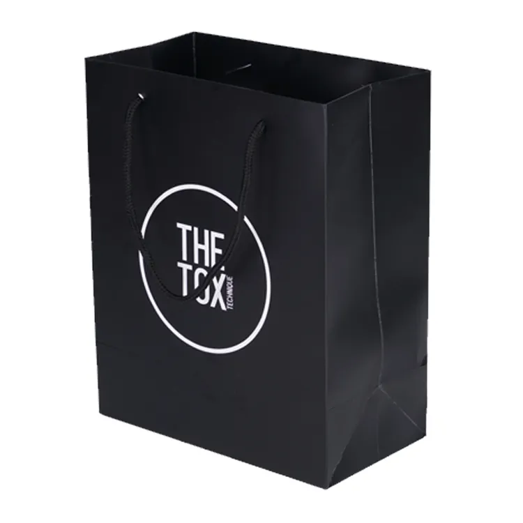 Sacos de papel de embalagem preta de luxo por atacado impressos com logotipo personalizado saco de papel para comprar roupas e joias