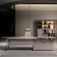 Bureau de direction en L avec table d'appoint réglable en hauteur intégrée, armoire de rangement et pieds en métal