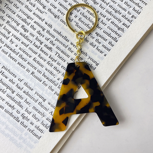 Llaveros de Resina con Estampado de Leopardo y 26 Letras Inglesas, Llavero Acrílico con Letras, Venta al Por Mayor 2026 - Product Image 2