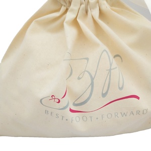 Sac cadeau en toile de coton réutilisable et personnalisable avec cordon de serrage et logo - Product Image 5