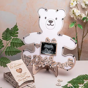 Cornice in Legno a Forma di Orso per Libro degli Ospiti per Baby Shower con Targhette a Cuore e Espositore per Foto Ecografiche - Product Image 1