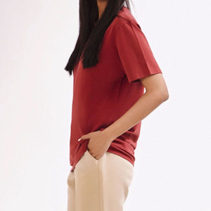 เสื้อยืดคอกลมสีพื้นคุณภาพสูง แขนสั้น รุ่นใหม่ล่าสุด รับผลิตแบบ OEM สวมใส่สบาย ราคาขายส่ง เสื้อยืดผู้หญิง - Product Image 2