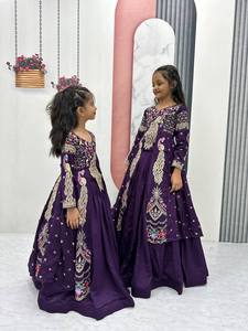 Oferta Especial de Festival: Top Corto de Diseño, Ropa de Moda para Fiestas y Estilo Diario, Disponible a Buen Precio - Product Image 5
