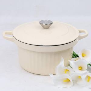 <span class=keywords><strong>Pentola</strong></span> <span class=keywords><strong>in</strong></span> <span class=keywords><strong>Ghisa</strong></span> <span class=keywords><strong>Smaltata</strong></span> Bianca Color Latte da 24cm Grande Capacità Design Europeo per Gas e Induzione <span class=keywords><strong>Pentola</strong></span> per Zuppe e Stufati - Product Image 1