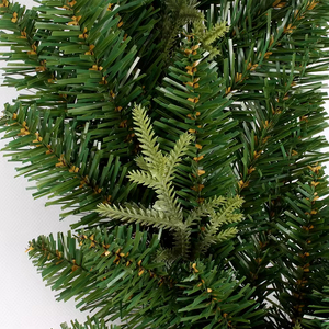 Guirlande de Noël artificielle réaliste UMIND en aiguilles de pin, non décorée, verte, pour la décoration de la porte d'entrée ou des murs. - Product Image 3