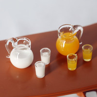 Realistisches Miniatur-Saft- und Milchgläser-Set für Puppenhaus-Küchenmodell