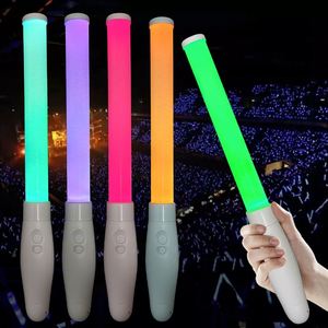 Bâton lumineux LED Firewolf Factory Direct pour concerts, avec logo et texte personnalisés, échantillonnage rapide pour fêtes, événements de remise des diplômes, en plastique - Product Image 1