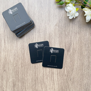 Tarjetas de exhibición de joyería en negro mate, tarjetas personalizadas con logo de marca impreso en blanco, tarjetas para exhibir anillos y pendientes para pequeños negocios - Product Image 5