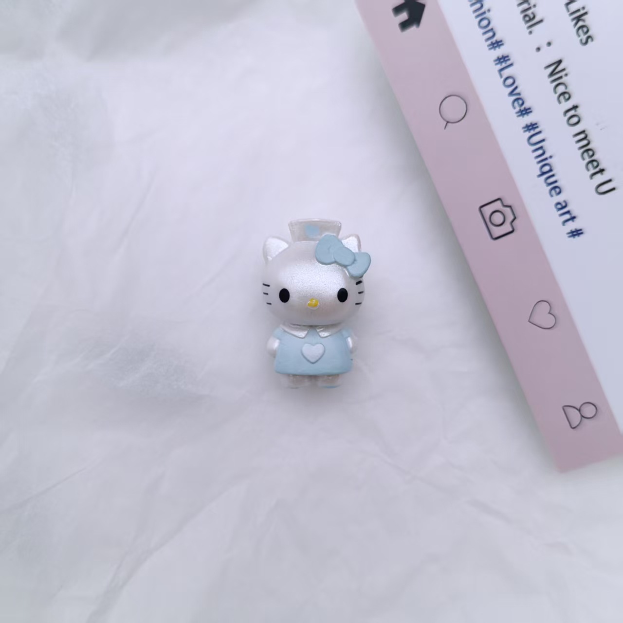 Pearlescent nurse sheep horn nail