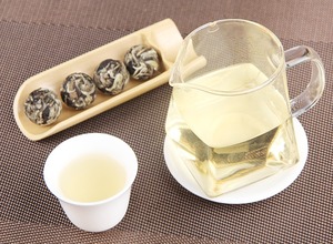 Thé Blanc du Yunnan Rock Sugar Sweet Rhyme, Calming Moonlight White <span class=keywords><strong>Dragon</strong></span> Balls - Product Image 4