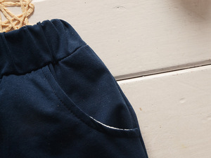 Vêtements pour enfants en gros, ensembles de polos jaunes et shorts noirs pour garçons - Product Image 5
