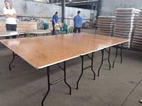 Vente chaude : Tables pliantes en contreplaqué durables et portables de 150 cm (5 pieds) pour hôtels, banquets et événements, fabriquées en Chine