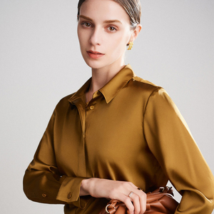 Camicetta da <span class=keywords><strong>Donna</strong></span> Minimalista <span class=keywords><strong>in</strong></span> Seta Satinata Dorata di Lusso a Maniche Lunghe con Bottoni, Ideale per Primavera/Estate - Vendita Diretta - Product Image 4