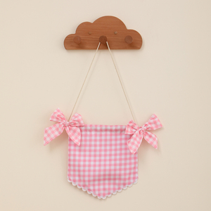 Bandierina di benvenuto per neonati in cotone gingham resistente con dettagli a fiocco, decorazione unisex per baby shower - Product Image 3