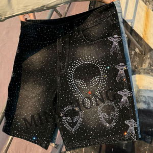 กางเกงยีนส์ขาสั้นผ้าเดนิมหลากสีสำหรับผู้ชายสไตล์สตรีทลายพลอยเทียมตามสั่ง - Product Image 5