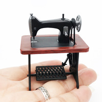 Maison de poupée 1:24, modèle miniature ob11, scène GSC, ornement comestible, machine à coudre miniature en plastique vintage