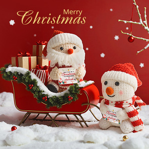 Ensemble de poupées de Noël au crochet faites à la main, Père Noël, Bonhomme de neige, Renne, Ours avec carte de vœux pour la décoration de la maison et les cadeaux - Product Image 4