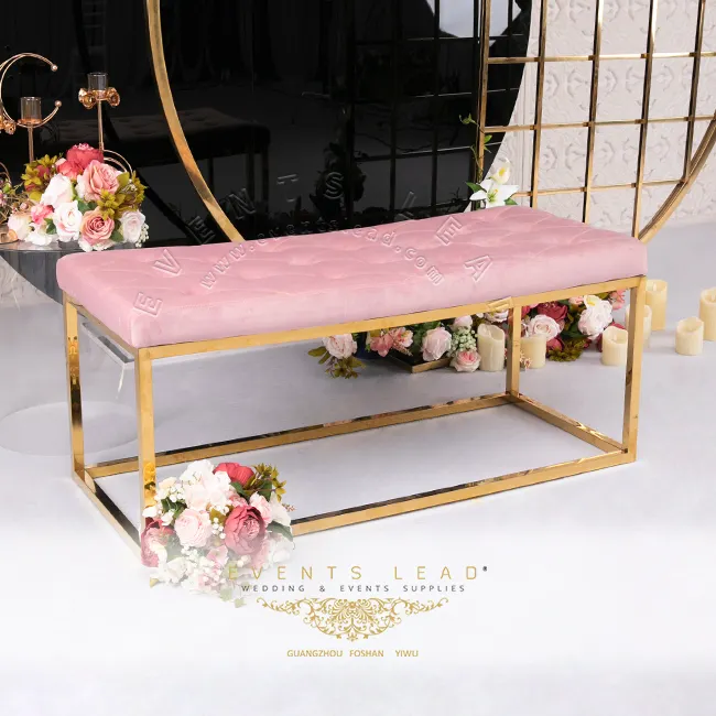 ロマンチックなピンクのホットはモダンなベルベットの家具のソファをお勧めします
