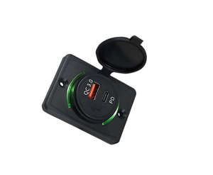 Cargador USB Metálico Modificado para Autos y Motocicletas Nuevos con 2 Puertos de Carga Rápida QC3.0 Modelo A7 Negro con Certificación CE/FCC - Product Image 1