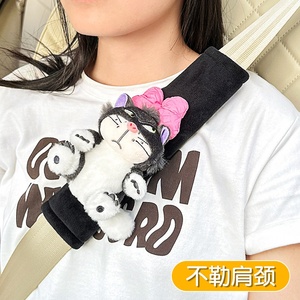 ตุ๊กตาแมวลูซี่ น่ารัก สนุกสนาน สร้างสรรค์ ลายการ์ตูน นุ่ม ตกแต่งเข็มขัดนิรภัยในรถยนต์ ปลอกหุ้มไหล่แบบนุ่มสบาย - Product Image 6