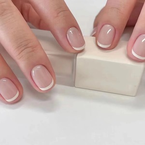 Faux ongles courts à presser, style américain, manucure française délicate pré-dessinée, petits ongles blancs carrés courts - Product Image 2