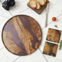 Plateau de service rond moderne en bois de cèdre durable et résine époxy pour dîner à la maison ou au restaurant