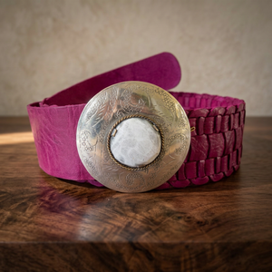 Ceinture de voyage artisanale confortable en cuir de vachette tanné végétal, élégante et fonctionnelle - Product Image 1