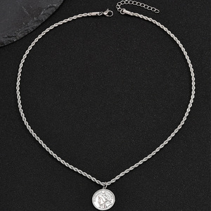 Collana da uomo a catena cubana con ciondolo a ritratto, maglia ritorta, stile street, gioiello per maglione - Product Image 2