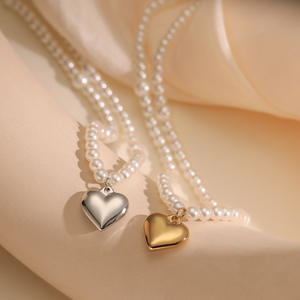 Collar de perlas de acero inoxidable con corazón chapado en oro nuevo delicado de alta calidad 2025 para niñas, accesorios de verano para mujeres elegantes 2025 - Product Image 3