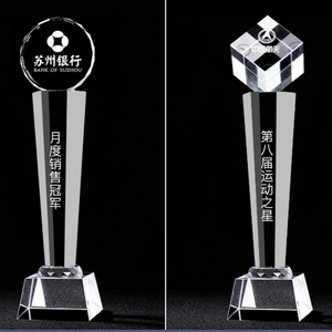 Trophée pyramidal exclusif en cristal 3D vierge en forme de pouce, gravé à la main avec logo personnalisé, vente en gros Oneway - Product Image 4