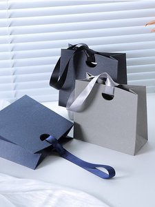 Emballage de bijoux sur mesure gris ardoise, style livre, avec finition <span class=keywords><strong>grain</strong></span> de pierre et fente interne pour <span class=keywords><strong>carte</strong></span>, pour une image de marque de luxe. - Product Image 3