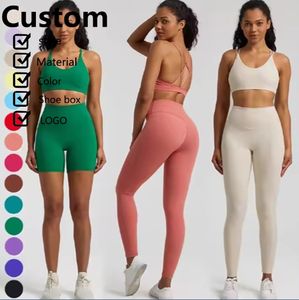 Ensemble soutien-gorge de sport et short de fitness dos nu - Product Image 1