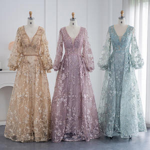 Robe de soirée/bal longue SCZ201 coupe trapèze, col en V, manches classiques, ornée de cristaux, plumes, imprimé floral et perles, motif plissé - Product Image 6